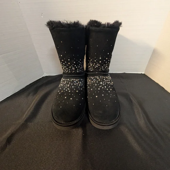 UGG Limited Edition Swarovski Rhinestone Bailey Boot Velvet Bow Tie - Picture 2 of 13